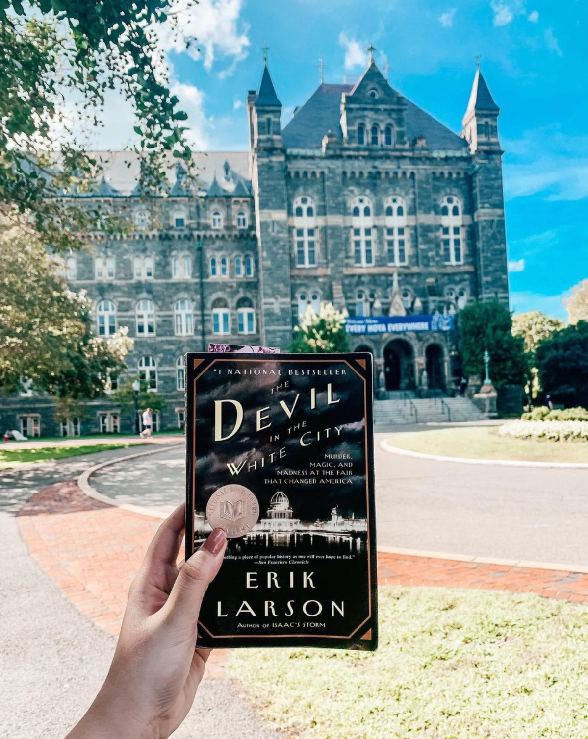 THE DEVIL IN THE WHITE CITY by Erik Larson&nbsp;⁣⁣